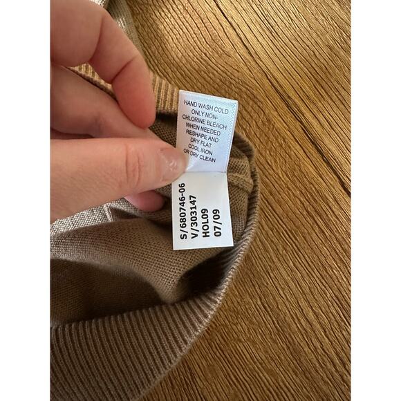 Banana Republic Extra Fine Merino Wool Tan Sweater Size Small - Picture 3 of 5